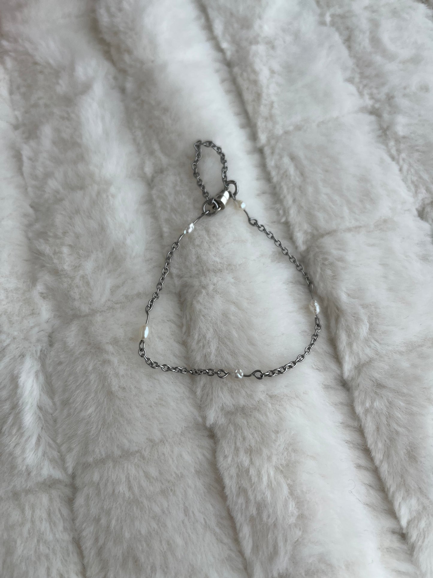 Pearly-silver